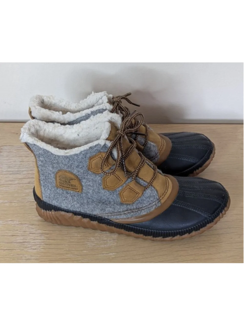 Women's Sorel Winter & Rain Boots 8.5 Gray Brown Waterproof